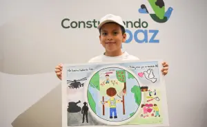 Con sus crayones, Eiker Javier siembra paz e inspira a todos con sus dibujos en Culiacán