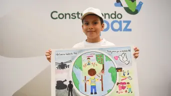 Con sus crayones, Eiker Javier siembra paz e inspira a todos con sus dibujos en Culiacán