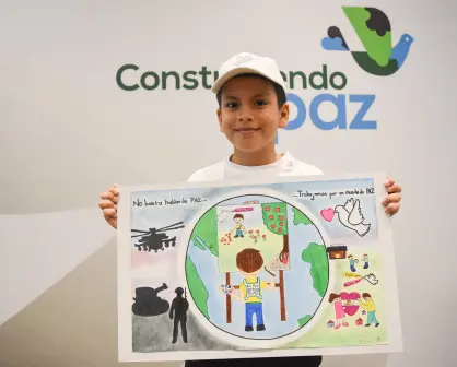 Con sus crayones, Eiker Javier siembra paz e inspira a todos con sus dibujos en Culiacán