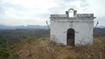 La Capilla del Diablo, la misteriosa tumba que domina San Ignacio desde lo alto