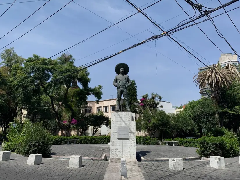 La estatua de Jorge Negrete es sumamente parecido a Ernesto de la Cruz,por lo que sirvio de inspiración. Foto: Cortesía. La estatua de Jorge Negrete es sumamente parecido a Ernesto de la Cruz,por lo que sirvio de inspiración. Foto: Cortesía.
