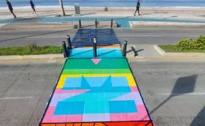 Mazatlán celebra el Día del Peatón con pasos peatonales artísticos en la avenida Del Mar