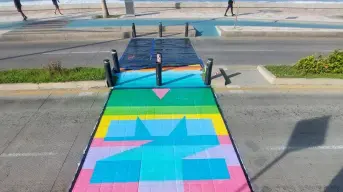 Mazatlán celebra el Día del Peatón con pasos peatonales artísticos en la avenida Del Mar