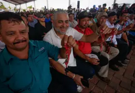 Pescadores de Navolato reciben pangas y motores para fortalecer su trabajo y cuidar las bahías