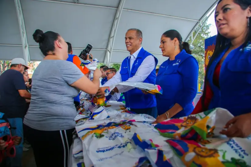 Seguirá con la entrega de útiles escolares, tenis y zapatos a estudiantes Seguirá con la entrega de útiles escolares, tenis y zapatos a estudiantes- Foto: Cortesía