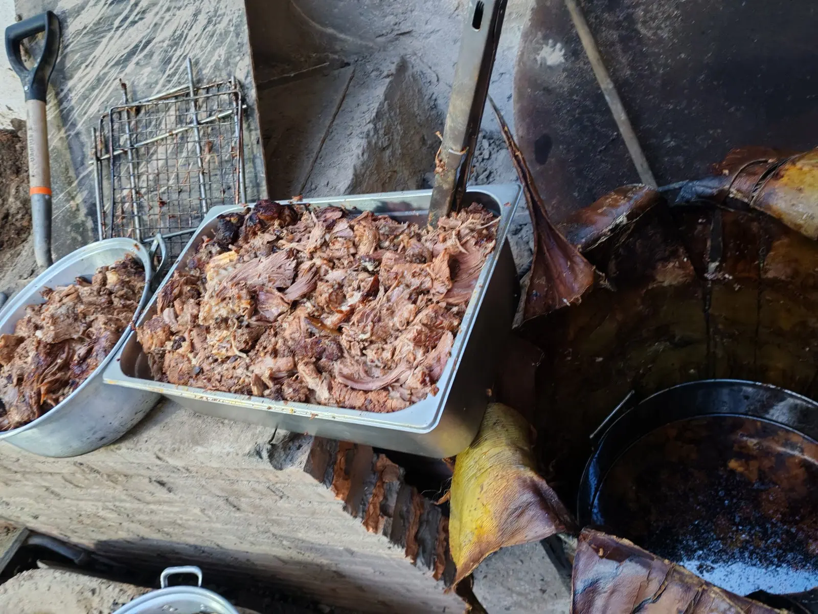 Así luce la barbacoa de hoyo recién hecha en la cocina de Jacinta Dolores. Foto: Cortesía. Así luce la barbacoa de hoyo recién hecha en la cocina de Jacinta Dolores. Foto: Cortesía.