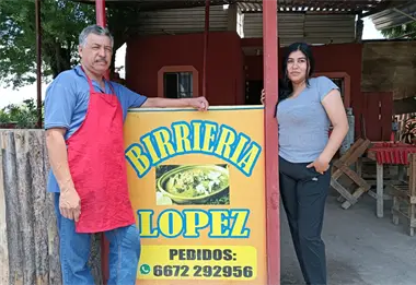 Manuel López, de ladrillero a experto en birria en Loma de Rodriguera, Culiacán