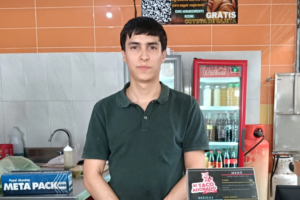 Esta es la tercera vez que Diego Jiménez reabre su negocio, El Taco Adobado, pero no ha sido en vano cerrar y volver a empezar. Con cada experiencia adquiere conocimientos y aprende a mejorar las cosas. | Imágenes de Francisco Castro