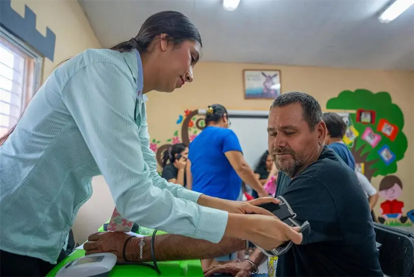 Otorgan servicios médicos a vecinos de La Campana. Foto: Cortesía.