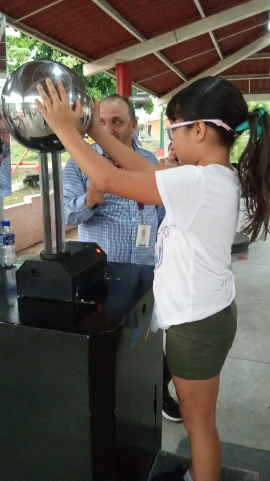 Con mucha curiosidad, los niños de Alturas del Sur, disfrutaron los talleres. Con mucha curiosidad, los niños de Alturas del Sur, disfrutaron los talleres.