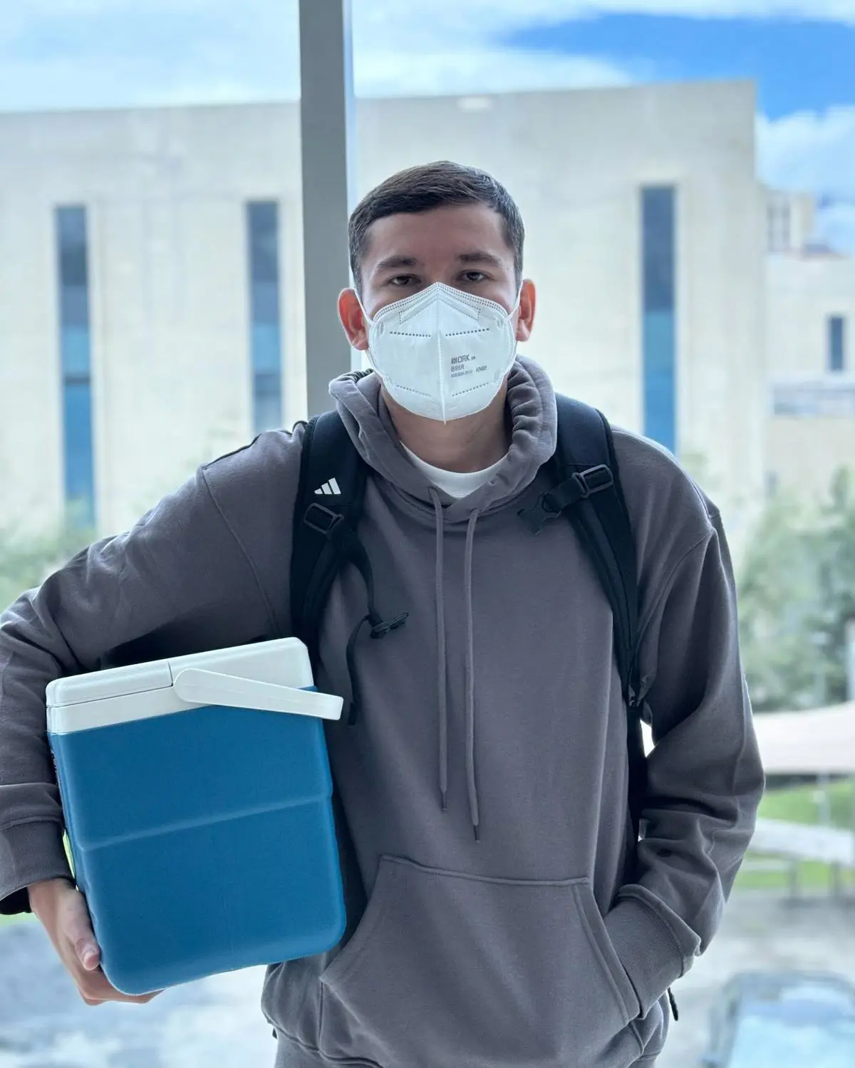 Tras vencer tres veces al cáncer y recibir un trasplante de médula ósea, Javier corre por la vida y por quienes aún luchan, demostrando que rendirse nunca es opción. Tras vencer tres veces al cáncer y recibir un trasplante de médula ósea, Javier corre por la vida y por quienes aún luchan, demostrando que rendirse nunca es opción. Foto: Cortesía