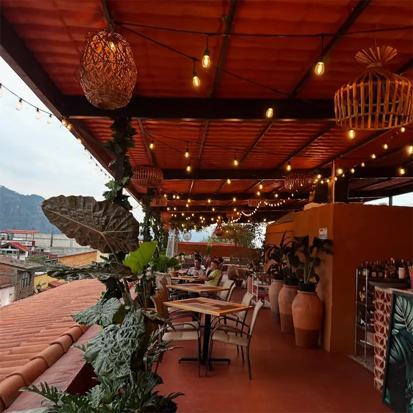Disfruta de la buena vista y comida en Terraza Colibrí Tepoztlán. Foto: Cortesía. 