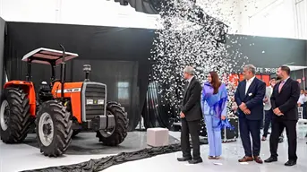 Abren en Aguascalientes planta de una las productores de tractores más importantes del mundo