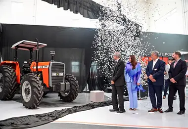 Abren en Aguascalientes planta de una las productores de tractores más importantes del mundo