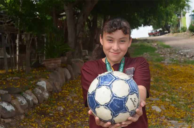 La historia de Kenia refleja cómo la pasión y el trabajo en equipo pueden abrir caminos y encender sueños desde la infancia. La historia de Kenia refleja cómo la pasión y el trabajo en equipo pueden abrir caminos y encender sueños desde la infancia. Foto: Juan Madrigal