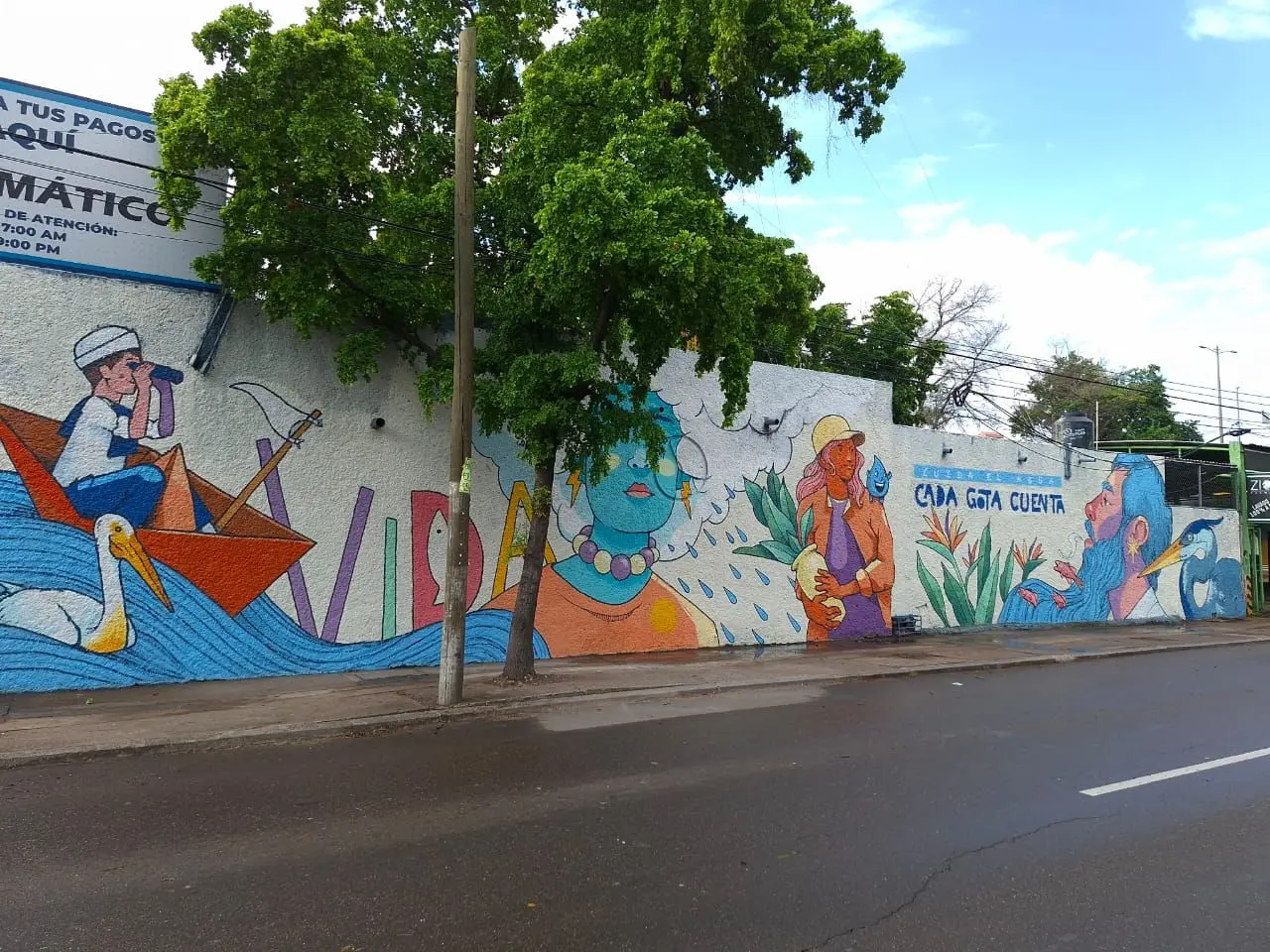 El mural “Cada Gota Cuenta” luce en la fachada de las oficinas de JAPAC.
