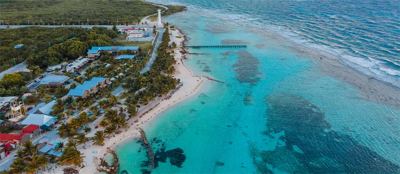 ¿Cómo llegar a Mahahual y porque es tendencia en redes? Hay cabañas y hoteles boutique para hospedarse. Foto: Cortesía