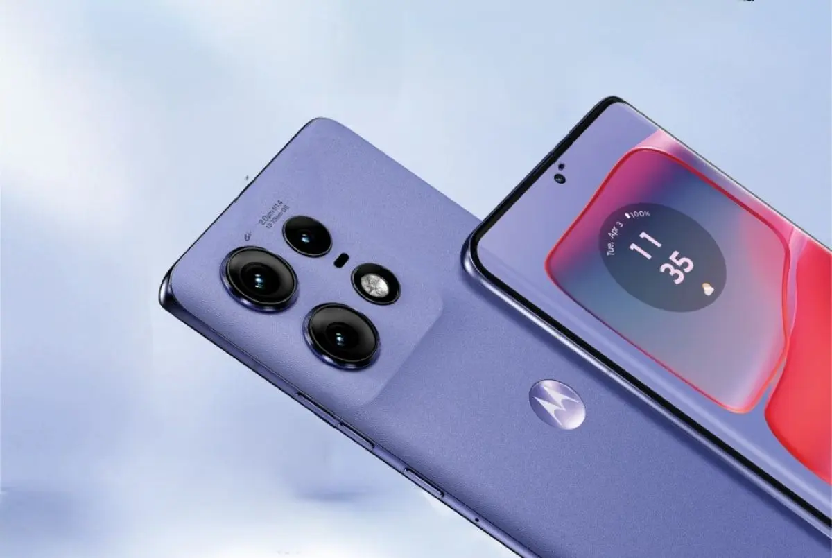Celular de Motorola que incluye altavoces estéreos. Foto; Cortesía