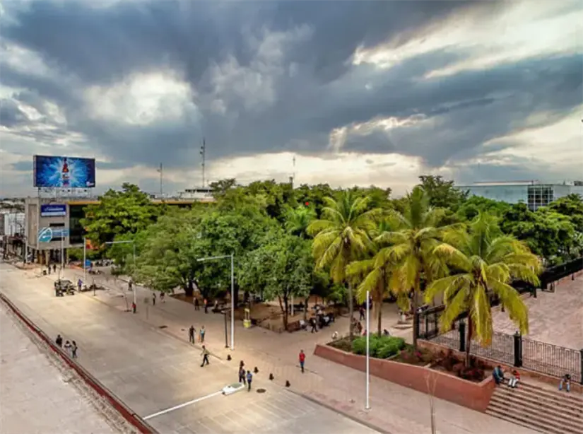 Fue hasta el año 1825, cuando después de la Independencia de México, se instaló un cuartel militar y se le cambió el nombre a Plaza de Armas. Foto Miguel Ángel Victoria, Sinaloa 360