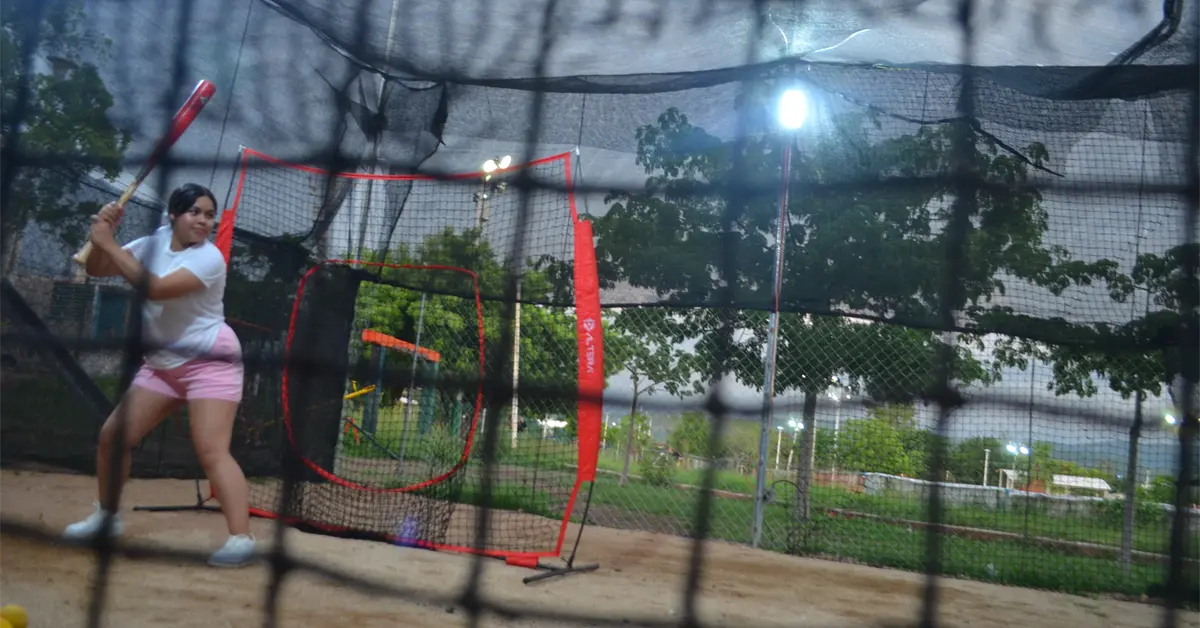 Diversión, entrenamiento y desestrés: las cajas de bateo conquistan a los amantes del béisbol y sóftbol en Culiacán