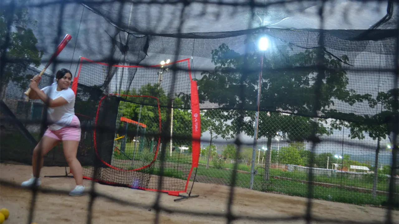 En el campo deportivo CNOP en Culiacán inauguran jaula de bateo accesibles para principiantes y expertos. Foto: Juan Madrigal