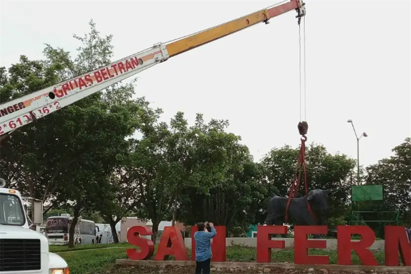 imagen recuadro El toro de San Fermín: Esta obra del artista Demetrio Estrella es un ejemplo del poder del arte público.