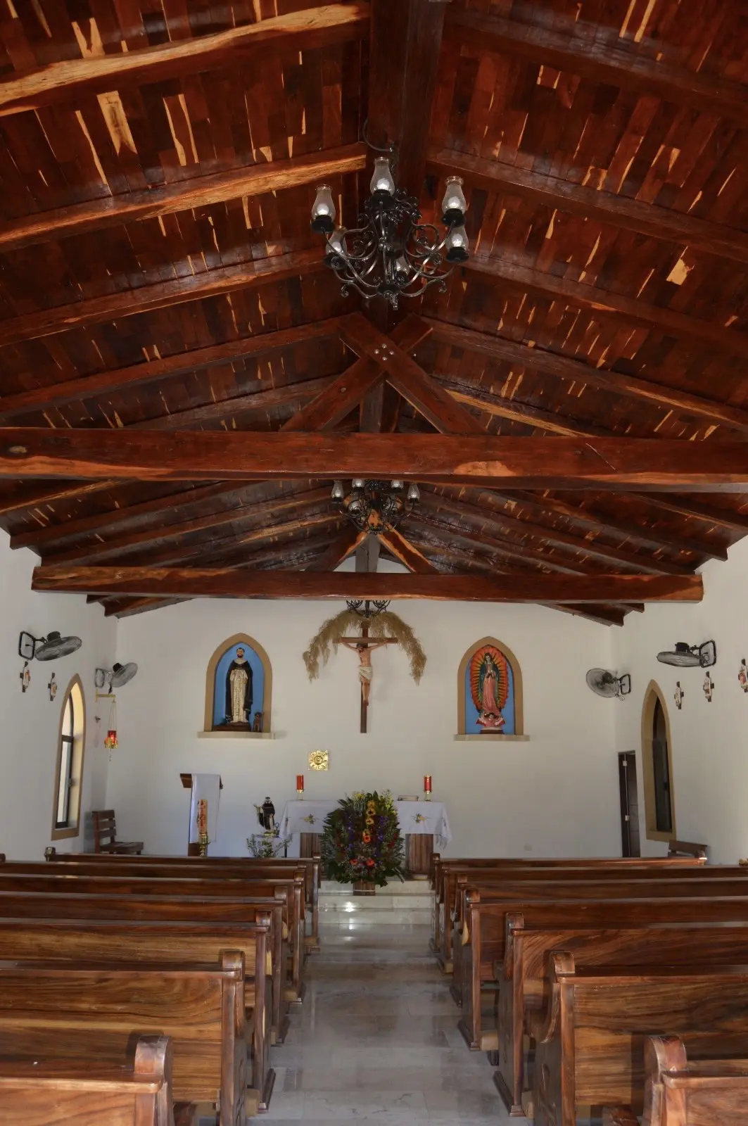 Interior de la parroquia de Santo Domingo de Guzmán en Campanillas, San Ignacio. (2) Interior de la parroquia de Santo Domingo de Guzmán en Campanillas, San Ignacio. (2)