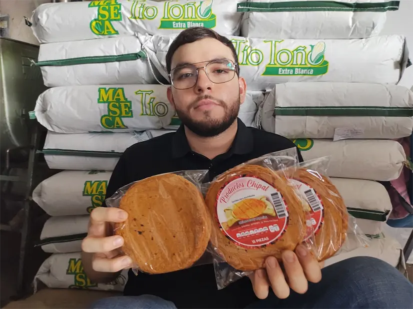 Las tortillas para enchiladas rojas de Productos Chipal están conquistando cada vez más hogares y negocios; incluso cenadurías ya confían en su sabor. Las tortillas para enchiladas rojas de Productos Chipal están conquistando cada vez más hogares y negocios; incluso cenadurías ya confían en su sabor. Foto: Juan Madrigal