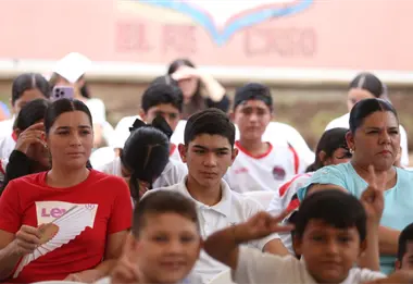 Entregan mochilas y útiles escolares a estudiantes de comunidades rurales en Mazatlán