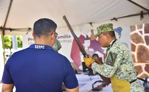 Desarme voluntario en Los Mochis: familias cambian armas y juguetes bélicos por seguridad