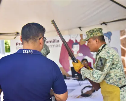 Desarme voluntario en Los Mochis: familias cambian armas y juguetes bélicos por seguridad