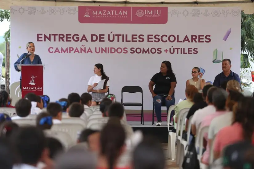 Con el arranque del ciclo escolar 2025-2026, 300 estudiantes de zonas rurales de Mazatlán serán beneficiados con mochilas y útiles escolares. Con el arranque del ciclo escolar 2025-2026, 300 estudiantes de zonas rurales de Mazatlán serán beneficiados con mochilas y útiles escolares.