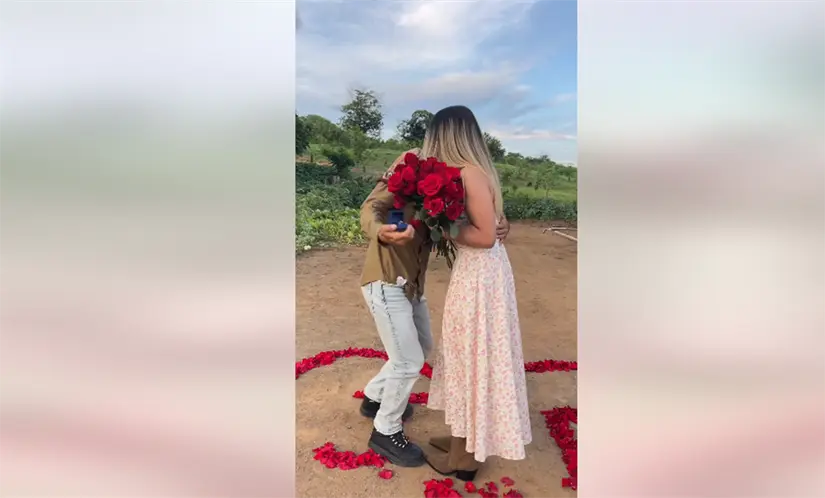 El Ranchero se casa y así fue el ritual que hizo para que su novia le dijera si acepto Así se vivió el romántico momento. Foto: Captura de pantalla