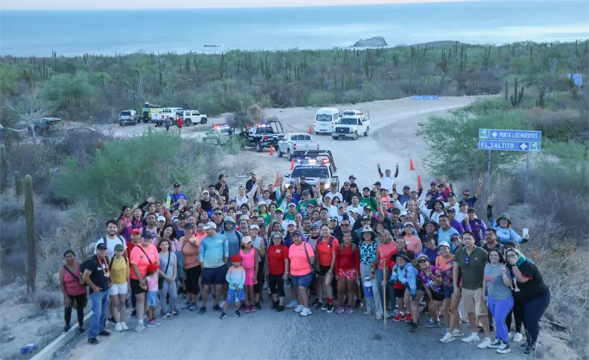 La alcaldesa de La Paz llevó a cabo una caminata por el libre acceso a las playas públicas. Foto: cortesía.