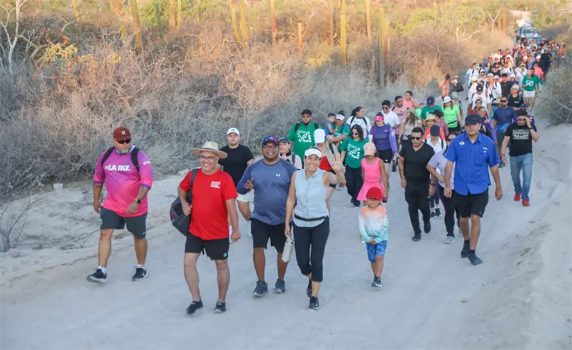La alcaldesa de La Paz llevó a cabo una caminata por el libre acceso a las playas públicas. Foto: cortesía.