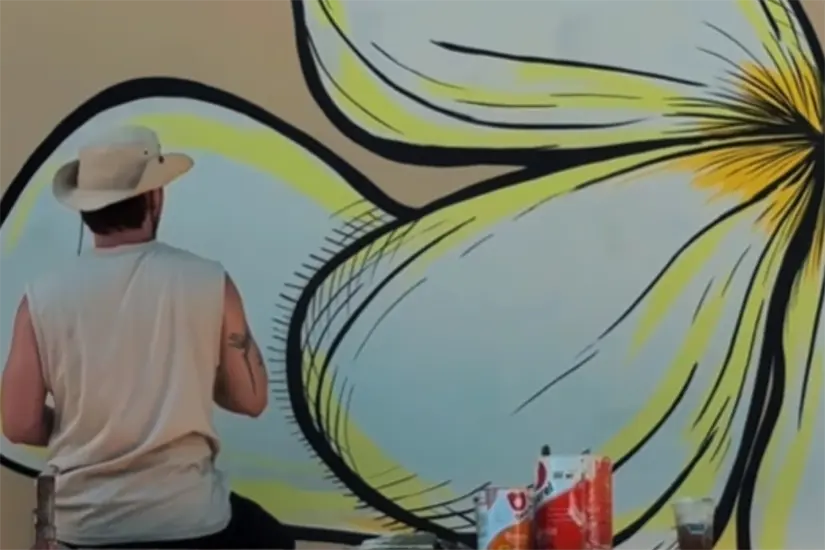 imagen recuadro El mural del Mercado Tierra Blanca es una obra de Alejandro Castañeda, impulsada por el programa Vamos Pintando, que evoca la memoria colectiva de una comunidad que alguna vez encontró allí su centro de reunión, comercio y convivencia.