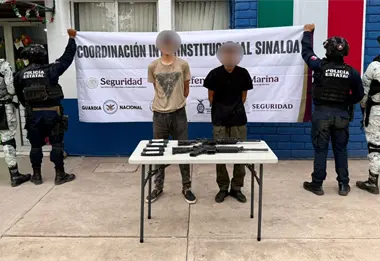 Detienen a dos hombres armados en Culiacán; uno de ellos es menor de edad