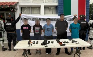 Operativo en Loma Verde, Culiacán: cinco detenidos con fusiles, dos de ellos mujeres