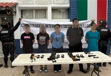 Operativo en Loma Verde, Culiacán: cinco detenidos con fusiles, dos de ellos mujeres