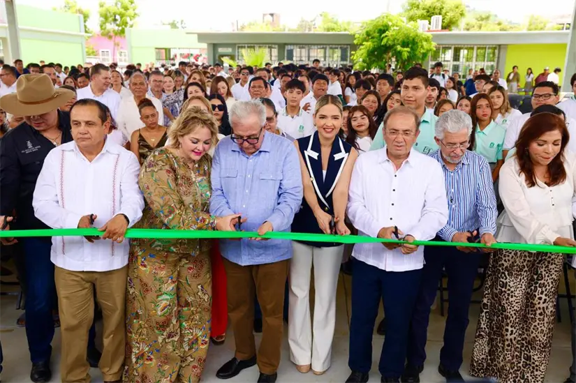 El gobernador Rocha inauguró el ciclo escolar 2025-2026 con instalaciones renovadas en el COBAES 37 de Mazatlán. El gobernador Rocha inauguró el ciclo escolar 2025-2026 con instalaciones renovadas en el COBAES 37 de Mazatlán.