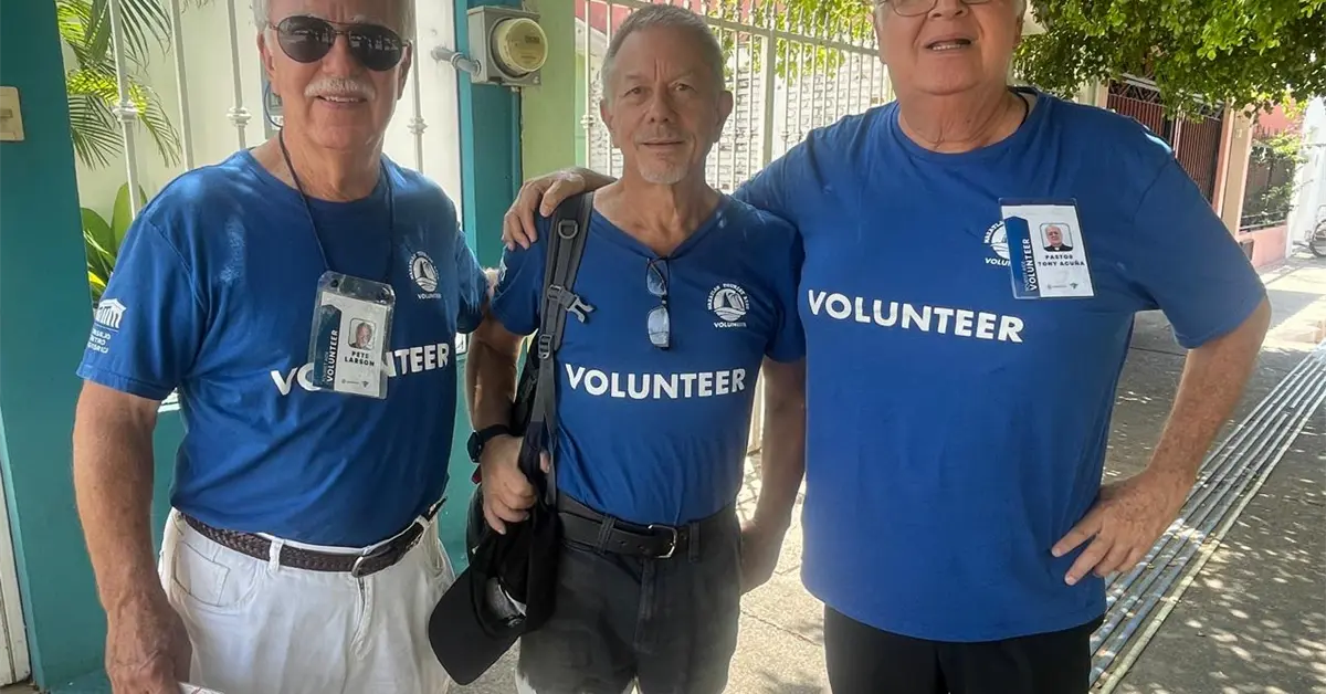 Blue Shirts, la comunidad extranjera de voluntarios que atiende a los turistas de cruceros en Mazatlán