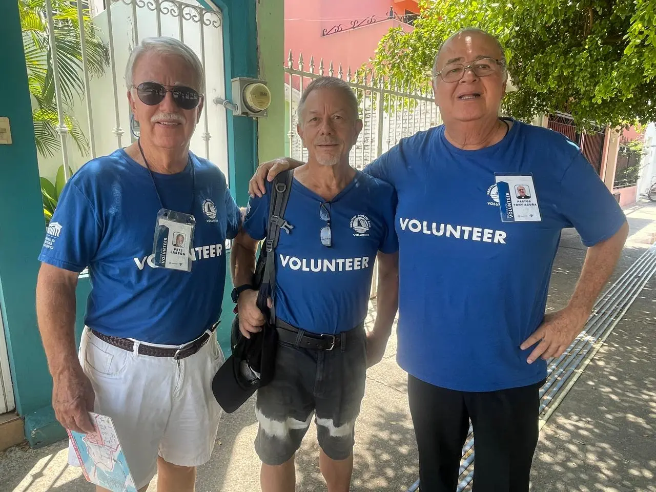 Los camisetas azules, comunidad extranjera que demuestra su amor a Mazatlán con trabajo voluntario