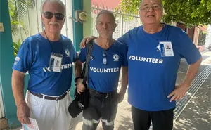 Blue Shirts, la comunidad extranjera de voluntarios que atiende a los turistas de cruceros en Mazatlán
