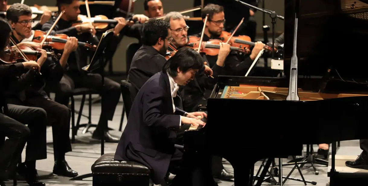 Con un majestuoso concierto, la OSSLA abre su temporada de otoño con un concierto acompañado del talento del pianista Sheng Cai.