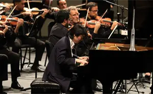 La OSSLA abre temporada de otoño con un concierto majestuoso y la fuerza del piano de Sheng Cai
