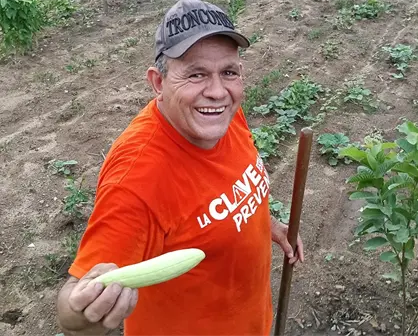 Con la creación de su huerto urbano, Rosendo convirtió un basurero en un vergel en Culiacán