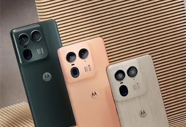 El mejor celular de gama alta de Motorola con carga rápida de 125W y puedes usarlo como computadora