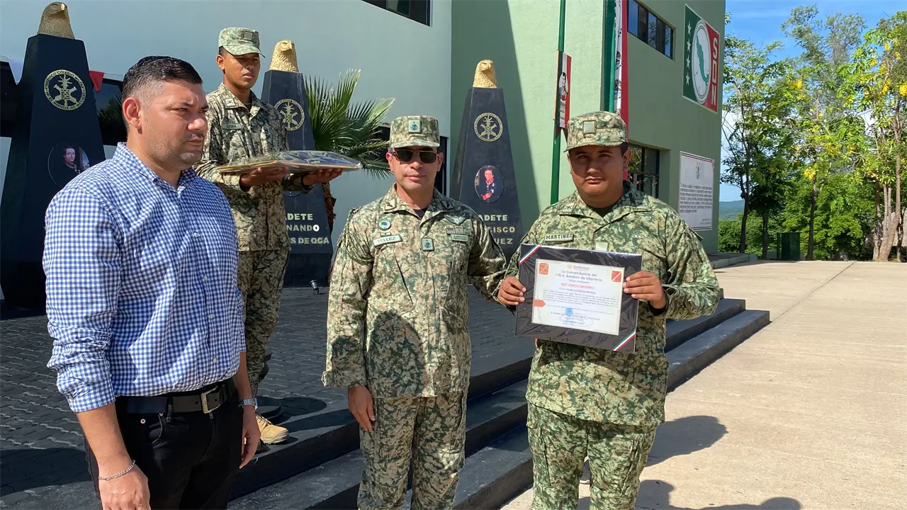 Emmanuel, el alumno que fue Soldado Honorario en San Ignacio.