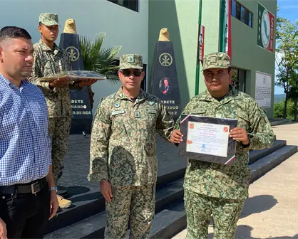 Con una sonrisa y la frente en alto, Emmanuel vivió la experiencia de ser Soldado Honorario en San Ignacio