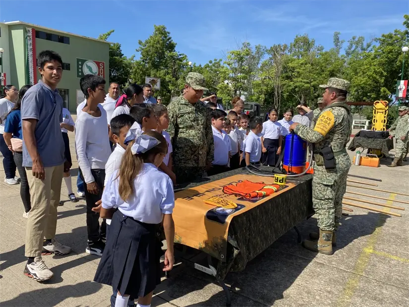 Emmanuel Ontiveros, alumno del CAM 40, fue nombrado Soldado Honorario por un Día